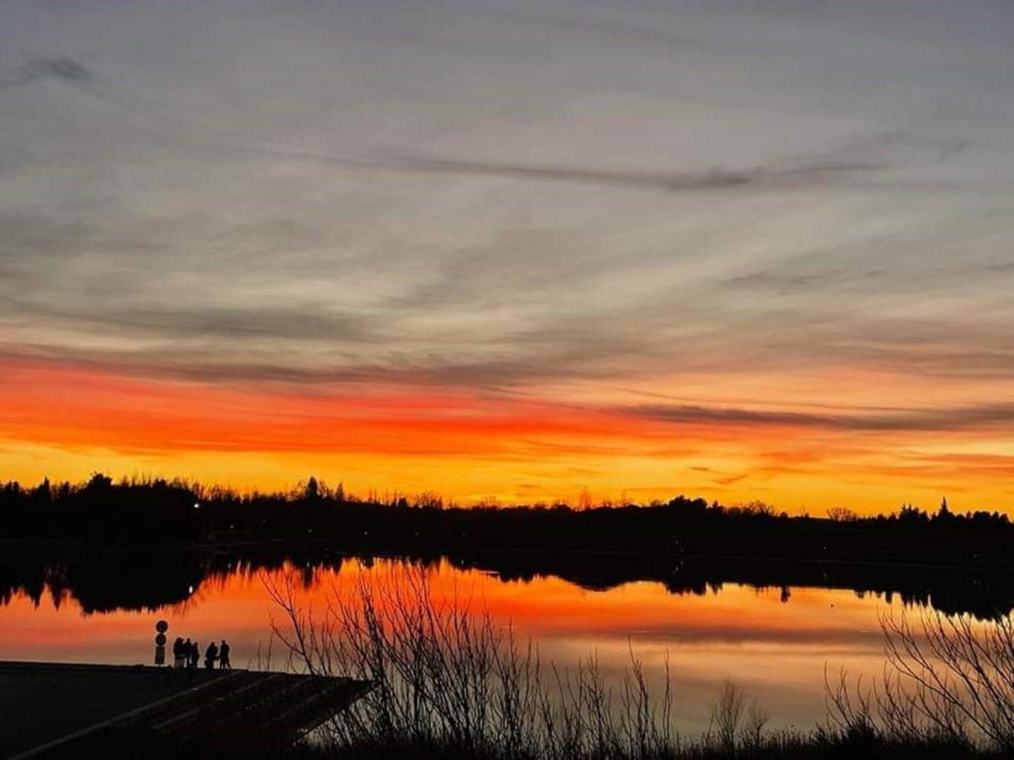 Lakeside Provence - Appartement Classe 4 Etoiles, Vue Sur Le Lac, Parking Sous-Sol, Double Clim Monteux Esterno foto