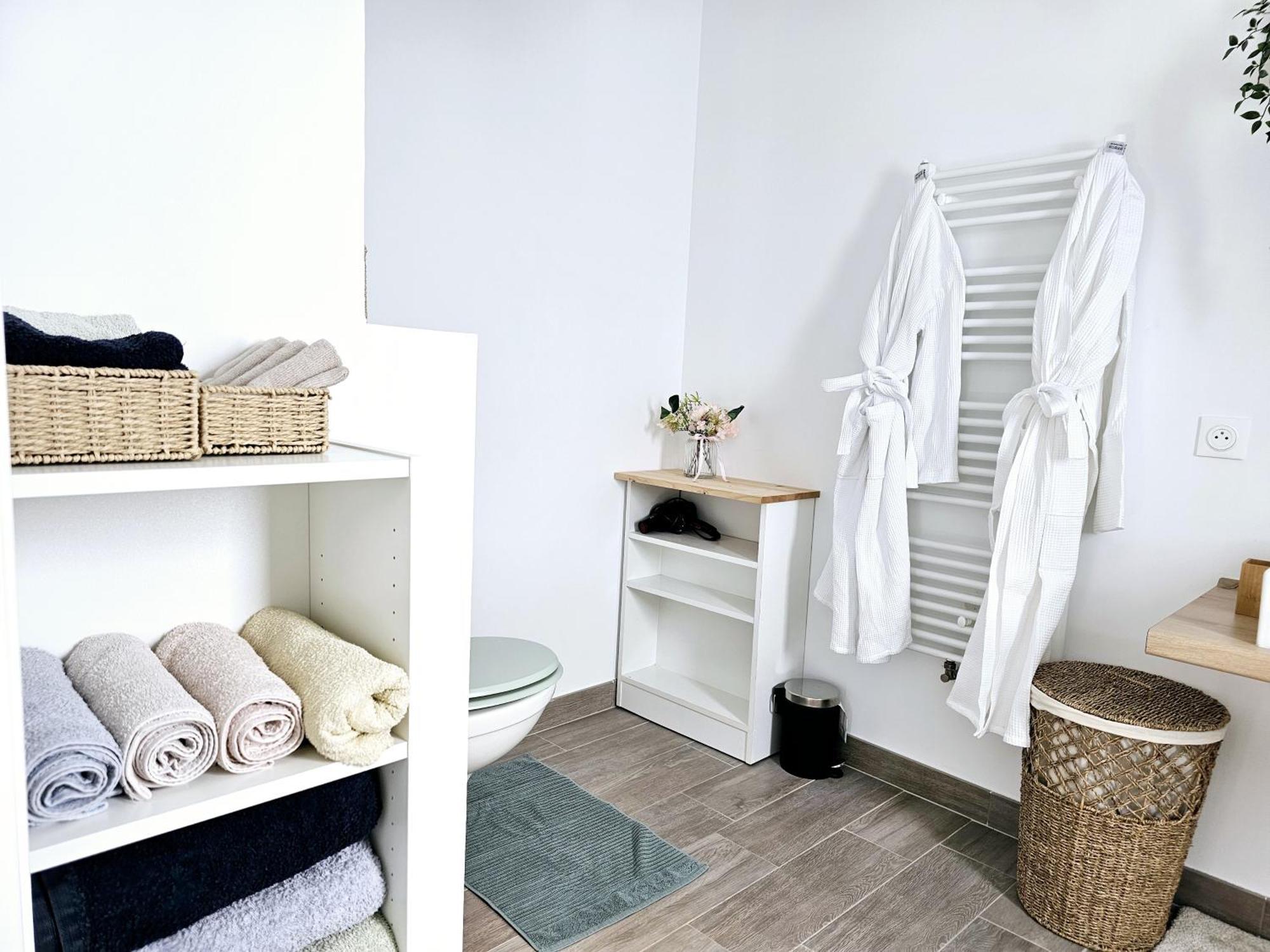 Lakeside Provence - Appartement Classe 4 Etoiles, Vue Sur Le Lac, Parking Sous-Sol, Double Clim Monteux Esterno foto